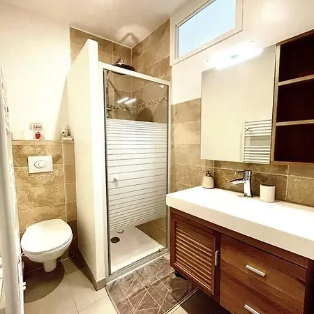 Jolie Maison De - 4 Personnes - Wifi - Tv